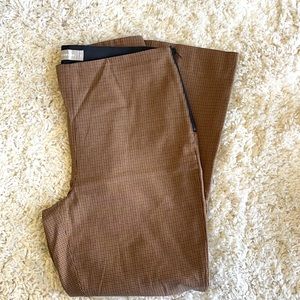 Everlane The side-zip stretch cotton pant.